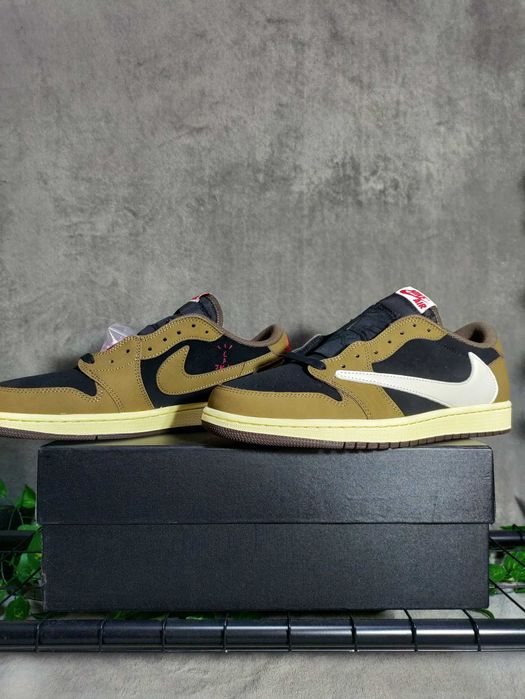 Air Jordan 1 low X Travis Scott marimea 47.5