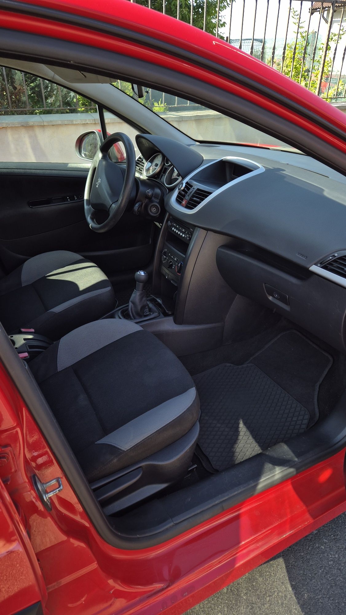 Vand Peugeot 207 1.4 HDI 68 CP