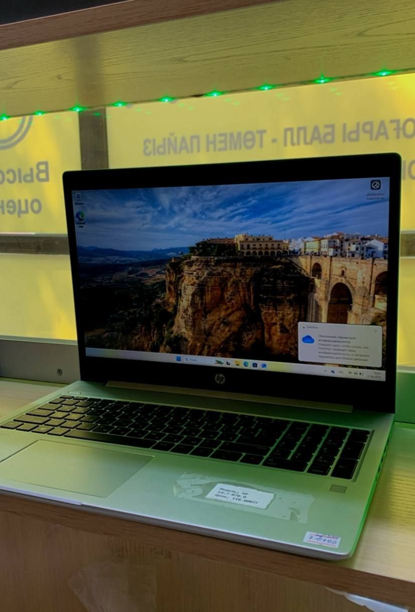 Hp 
 Intel Core i5 
 8 ГБ ОЗУ 
 Ssd: 256gb
Состояние: хорошее 

ID: 7-