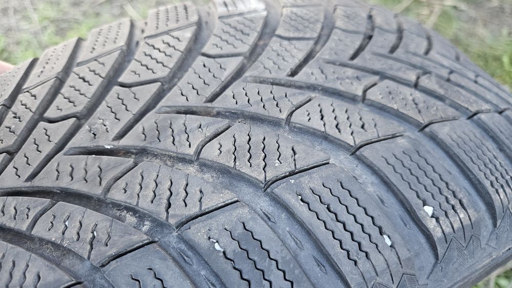 2бр гуми 215 60 16 дот 23 семперит