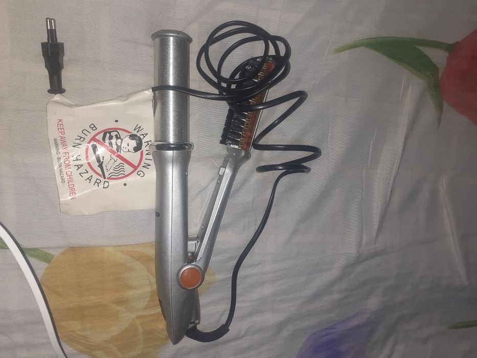Продаёться утюг для волос фирмы inStyler.