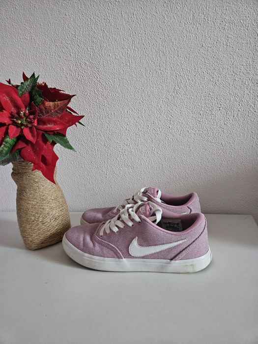 Adidasi dama 39 nike