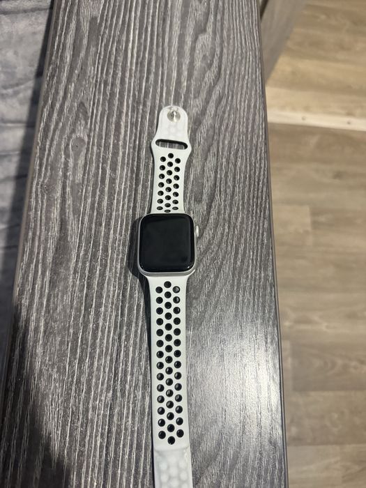 Apple Watch SE Nike