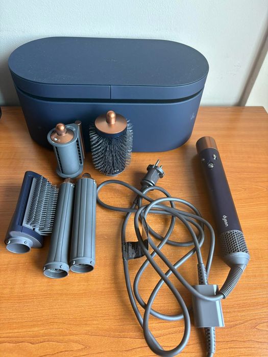 Сешоар DYSON с всички приставки