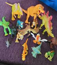Vindem colectia de dinozauri