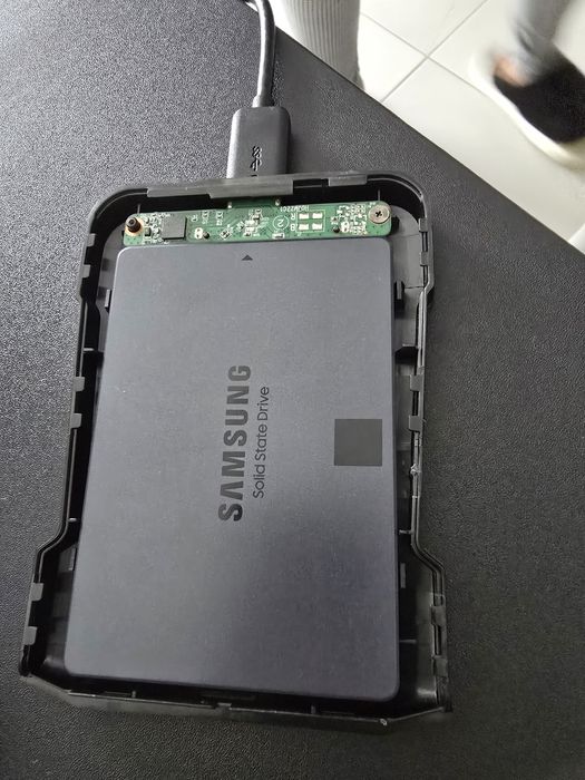 Vand ssd Samsung 870 QVO 2.5 1TB.Deranjati doar daca cumpărați.