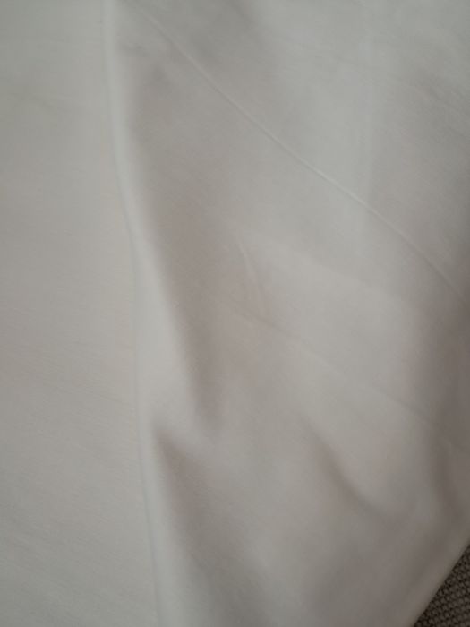 Бял памучен плат