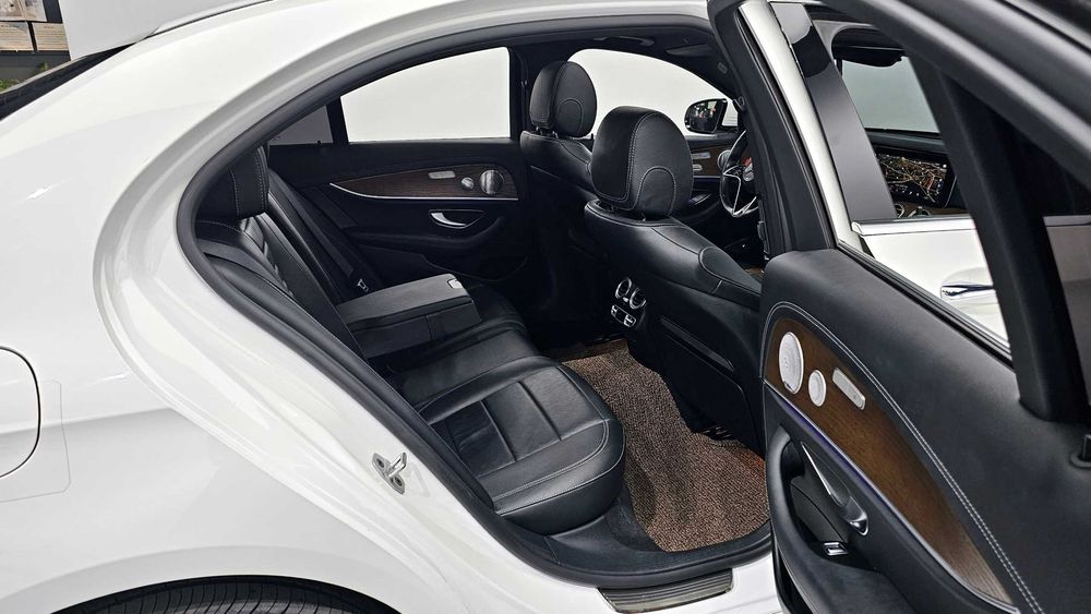 Benz (Mercedes-Benz) E-Class E300e 4MATIC Exclusive