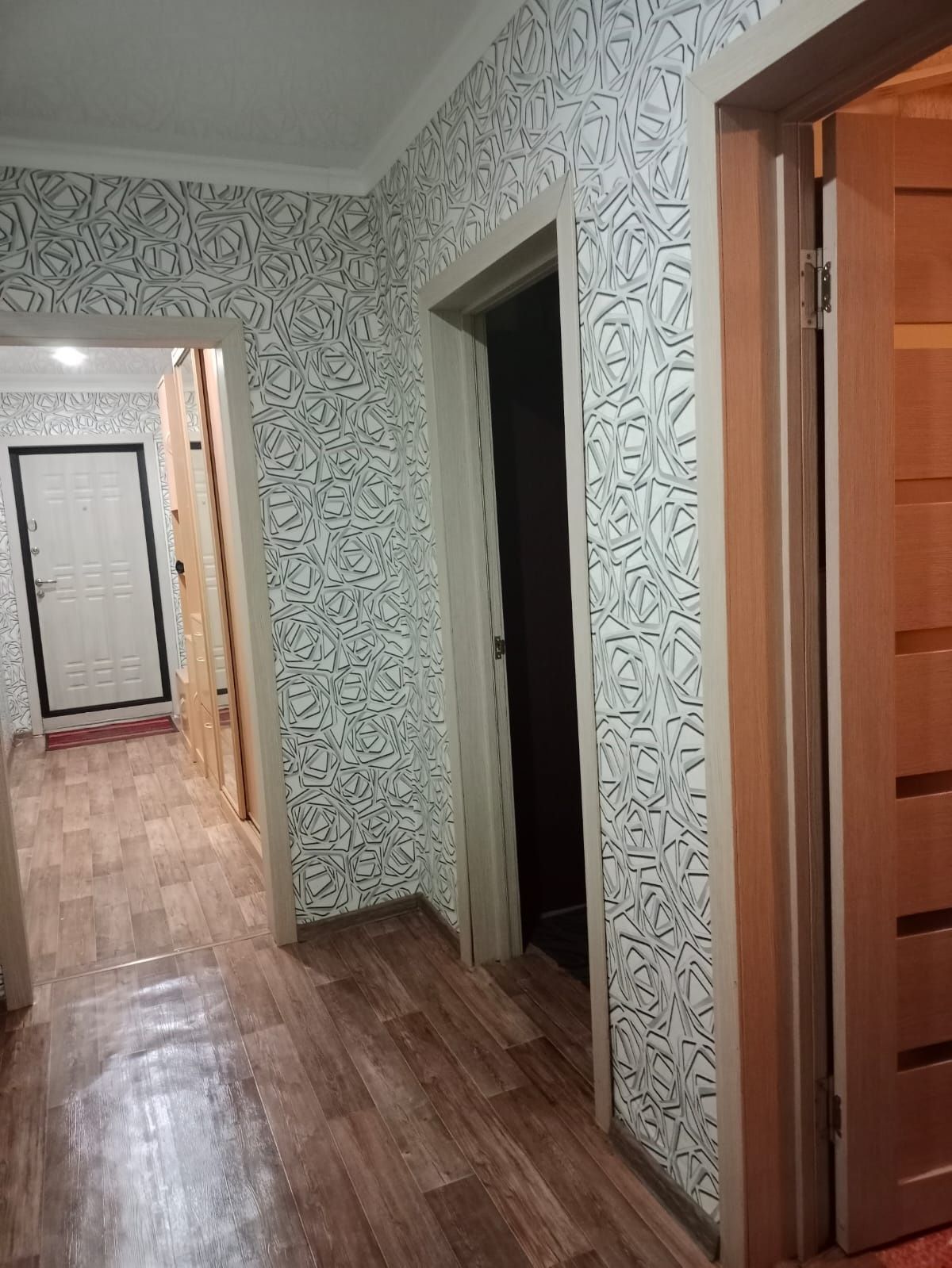 Продам 4 комнатную,хорошую, уютную квартиру. В центре города.