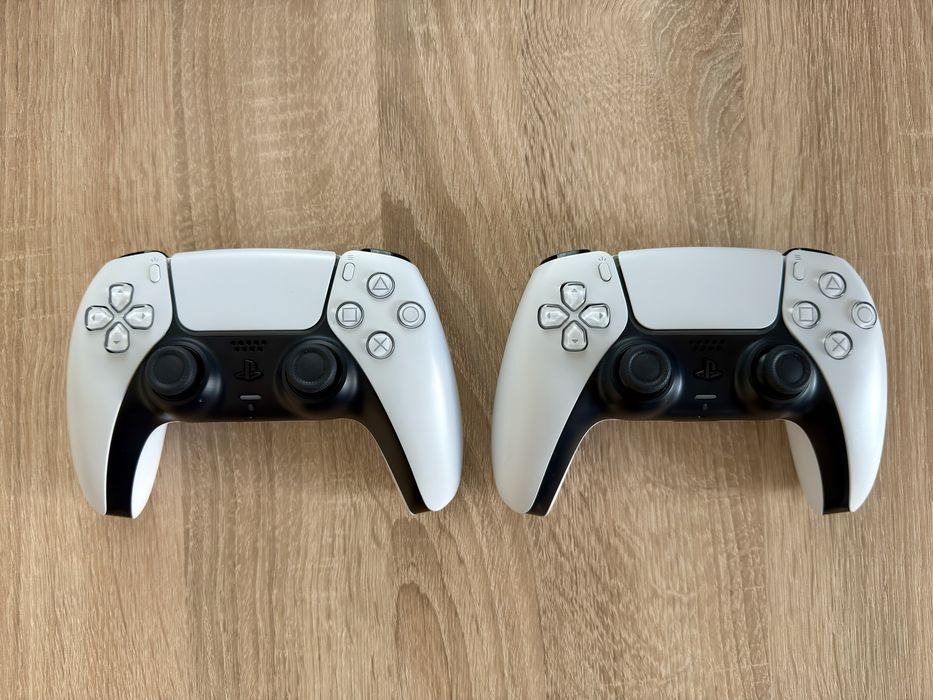 PlayStation 5 Disc Edition, с два контролера и зарядна станция