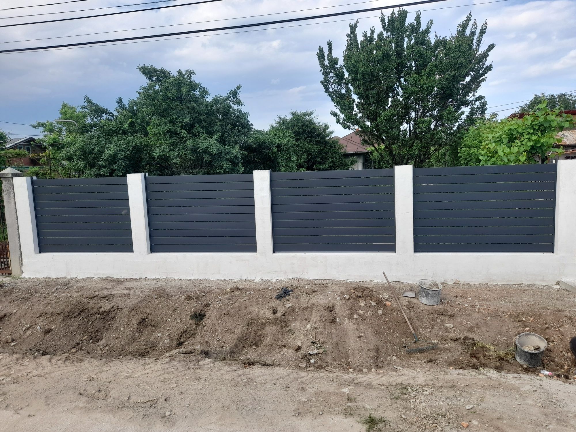Construim garduri și porți