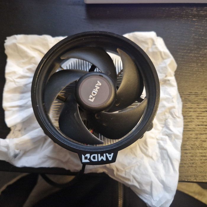 AMD Ryzen 5 5600 + Cooler stock