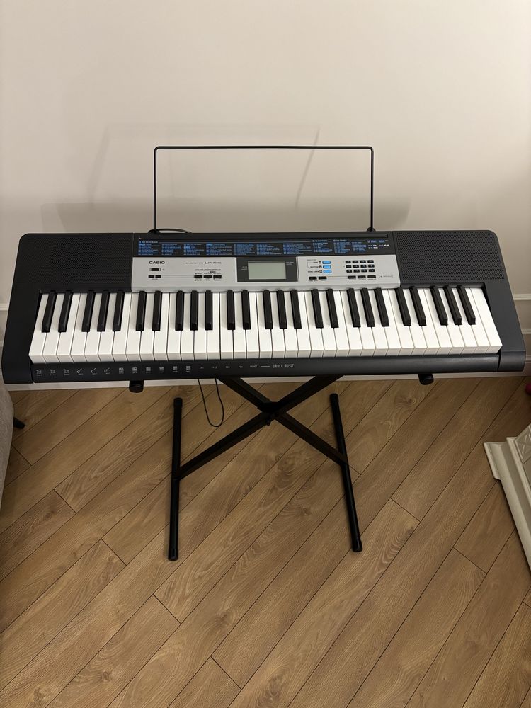 Синтезатор Casio LK-136