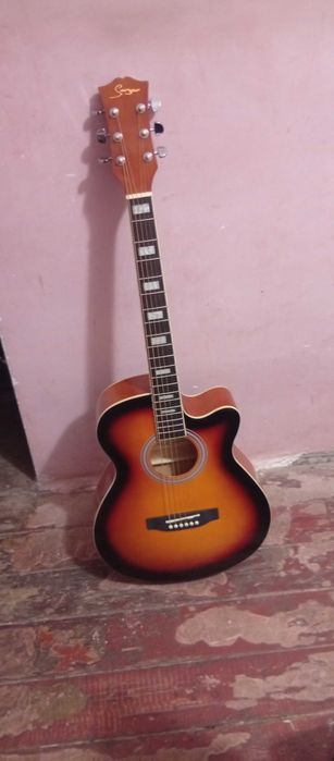 Продам гитару новая.