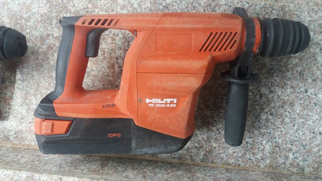 Hilti set demolator, rotopercutor pe acumulatori