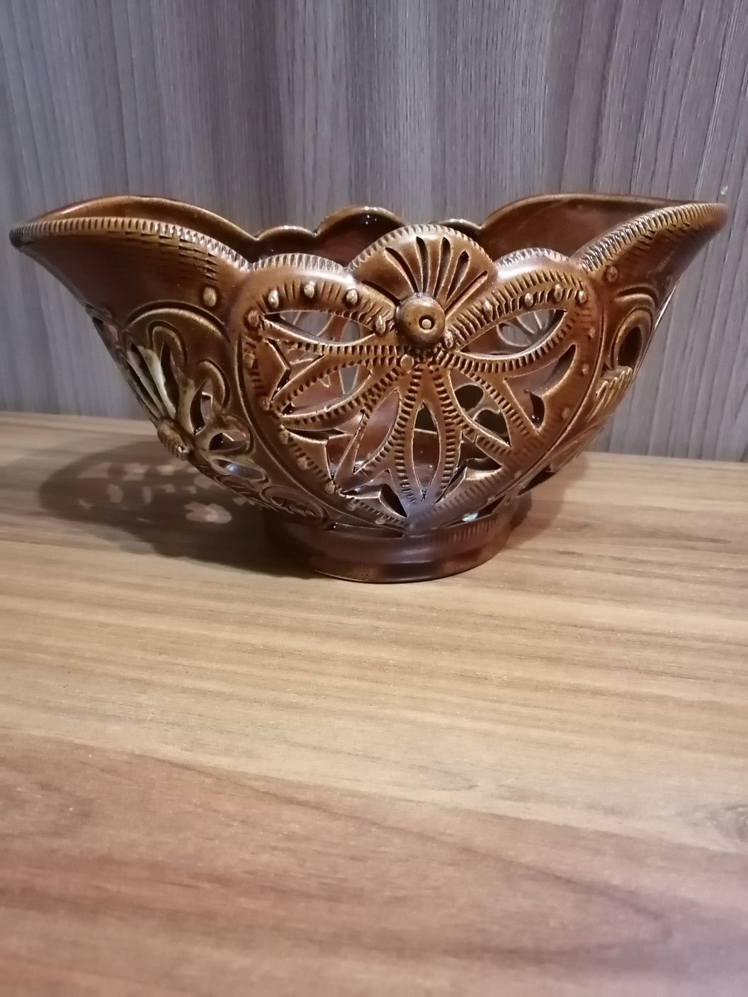 Продам керамическую конфетницу