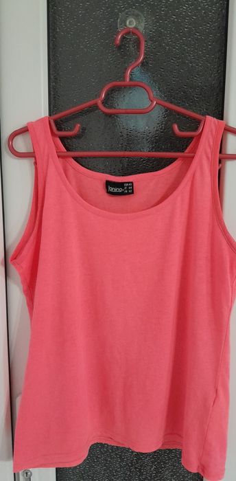 Vînd 3 tricouri și 2 maieuri damă