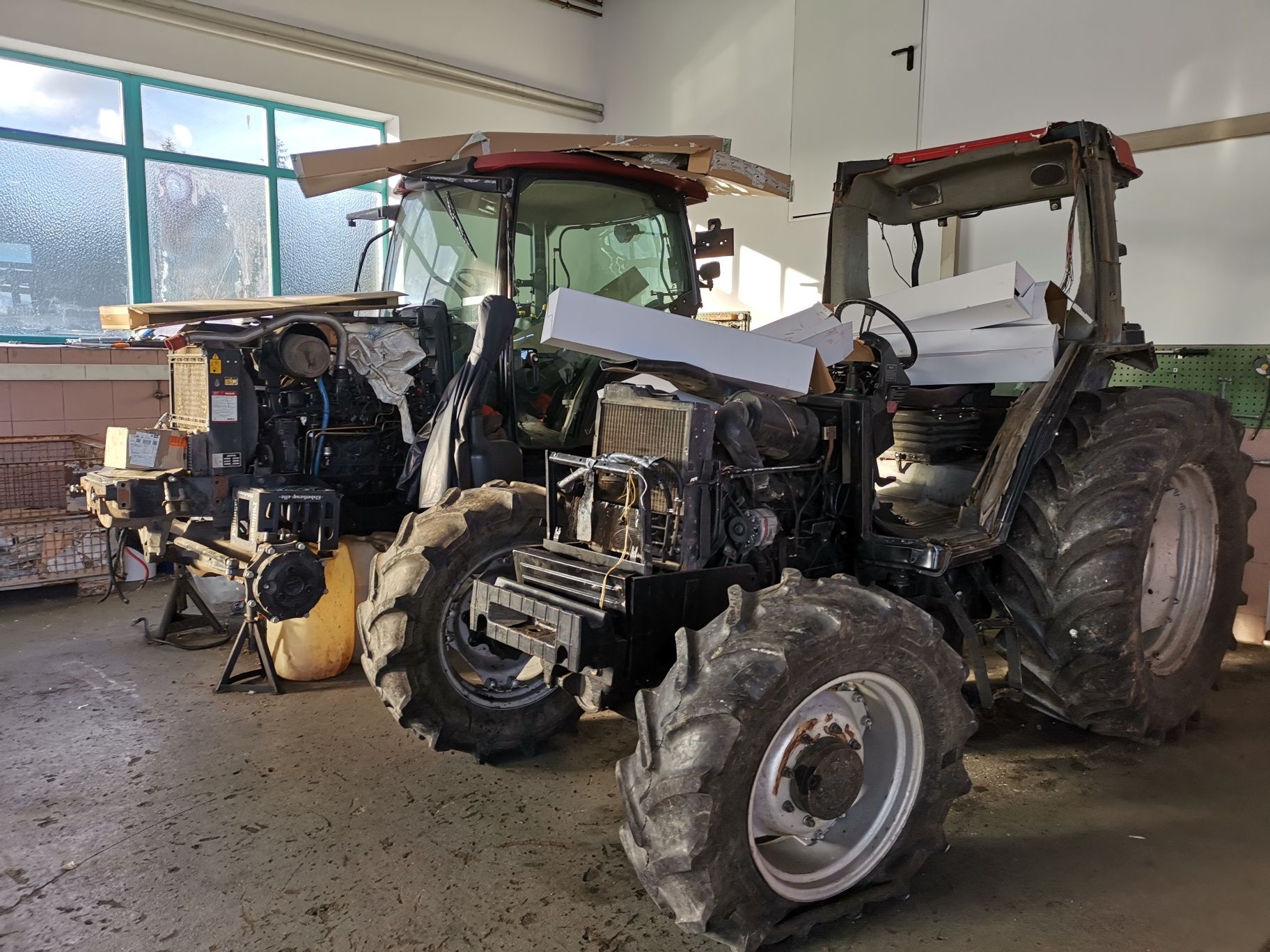 Dezmembrez tractoare Fendt/Case ih