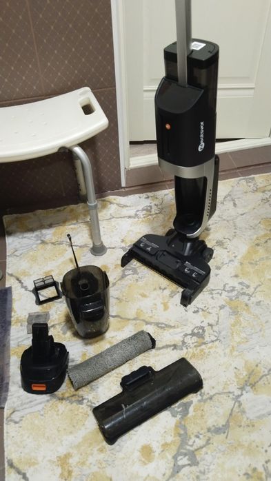 Продам пылесос с мойкой полов