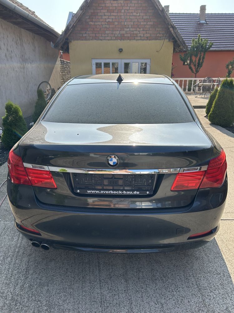 BMW  730.