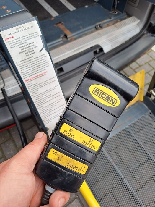 Lift ricon auto pentru persoane cu handicap