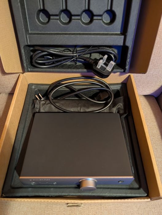 Cambridge Audio Alva Duo cu cablu Pro-Ject Connect It E RCA 1.23m