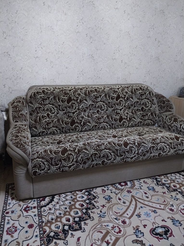 Продам Диван с креслом