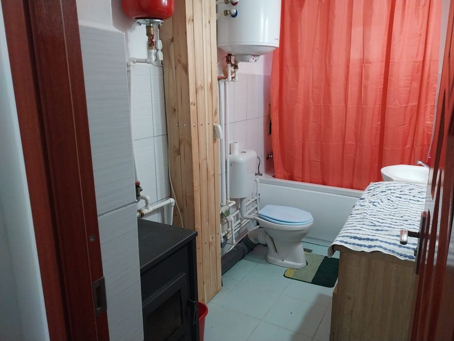 Vând apartament doua camere decomandat parter