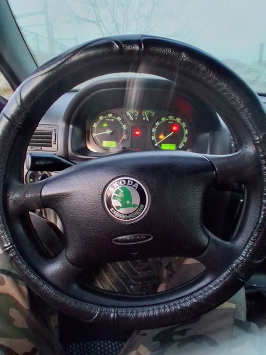 Skoda octavia  2003. 1.6 benzina