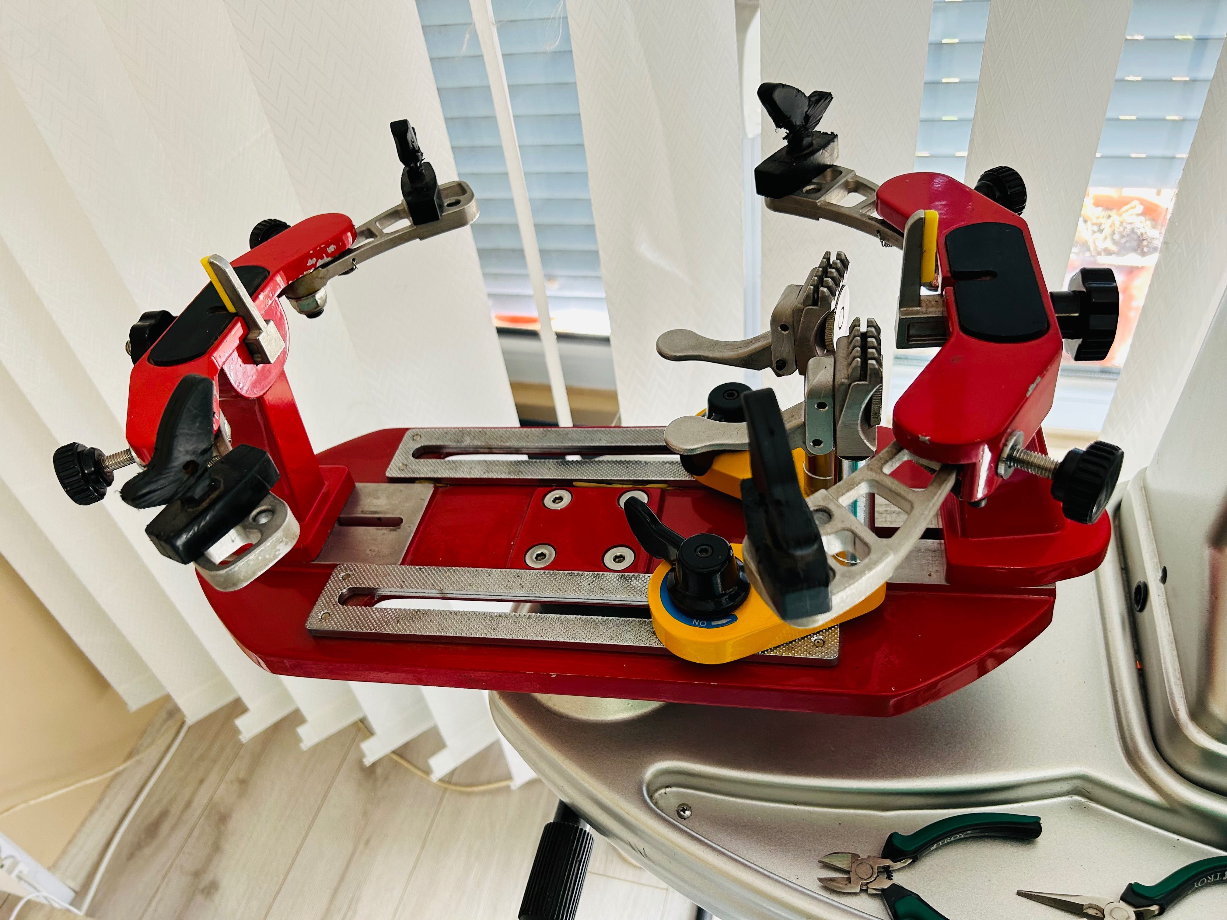 Stringing machine Pro’s pro ( Електронна машина за наплитане)