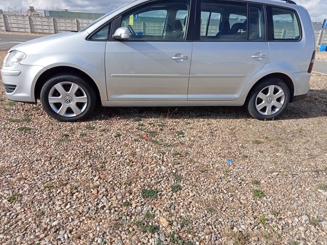 Volkswagen Touran an 2009 motor 1,9 Tdi