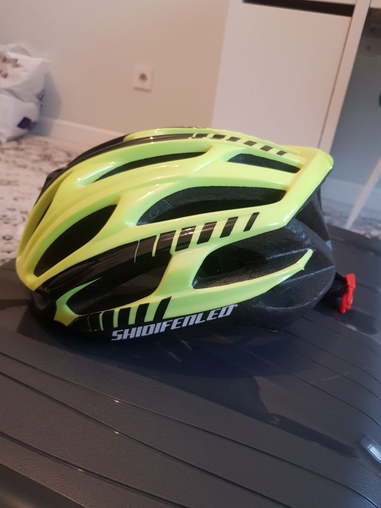 Продам шлем велосипедный