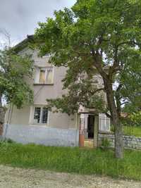 Масивна двуетажна къща в с.Ъглен, област Ловеч
