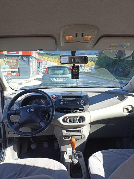 Nissan Almera Tino