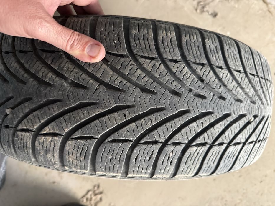 Vand 4 cauciucuri de iarna 205/60/16
