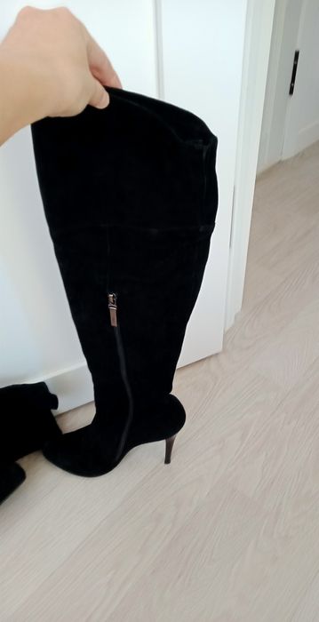 Замшевые ботфорты на шпильке