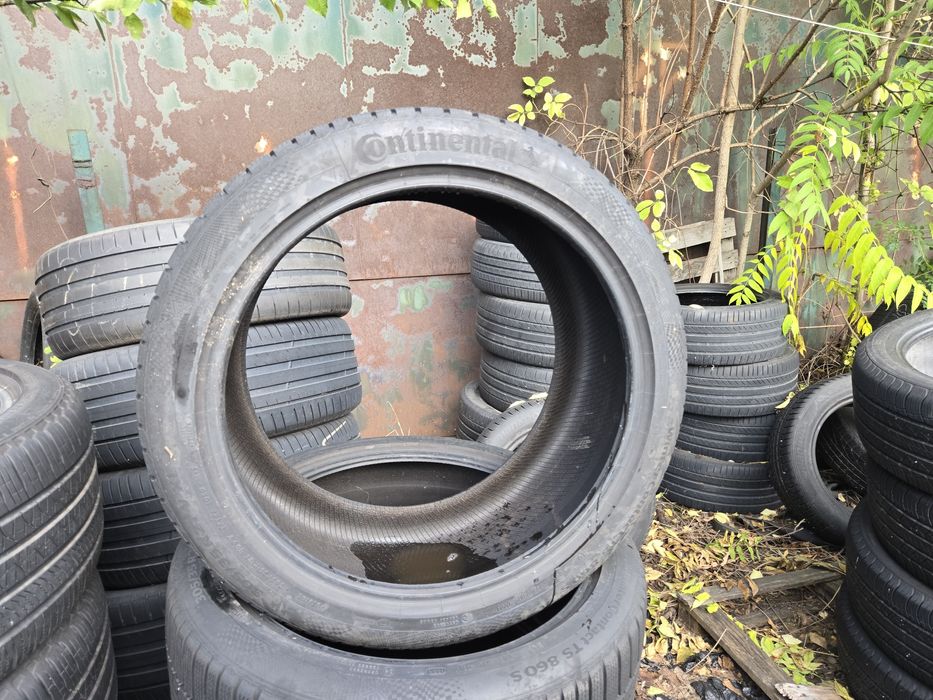 305 35 21 и 275 40 21 Continental зимни.