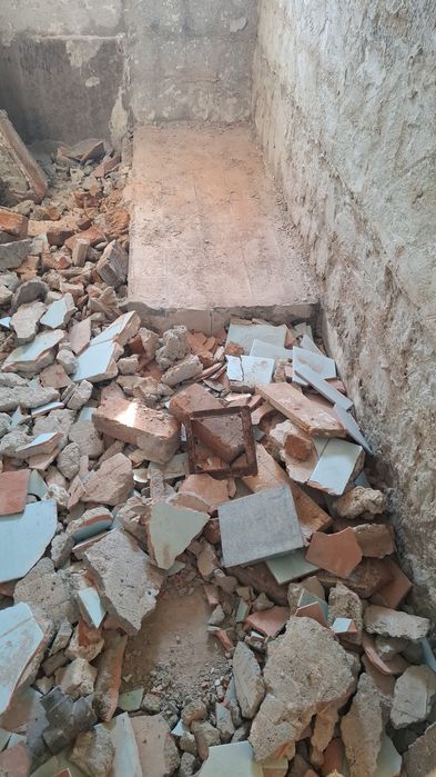 Demolari decopertari gresie faianta șapa tăiaturi beton transpor moloz