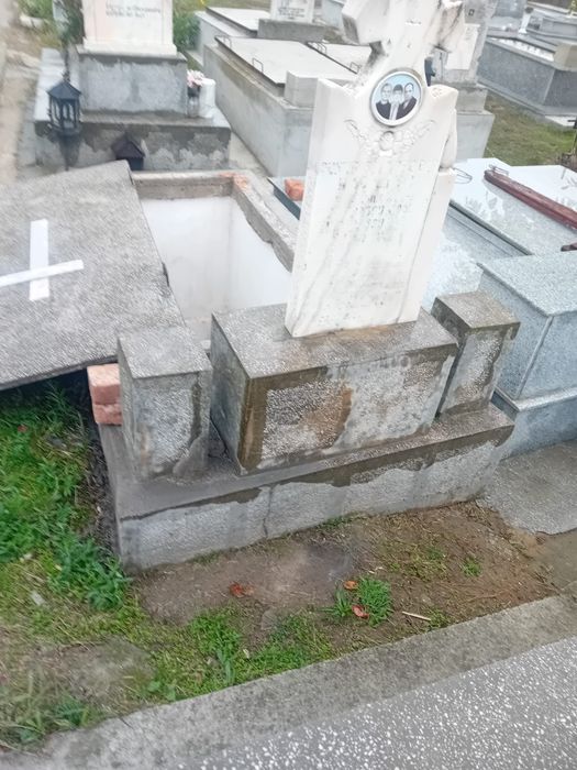 Loc de veci etajat 2 spatii Cimitirul Roboaica