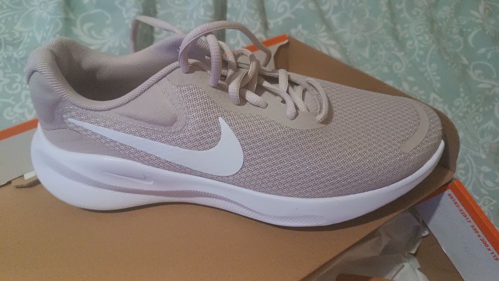 Маратонки Nike Revolution 7