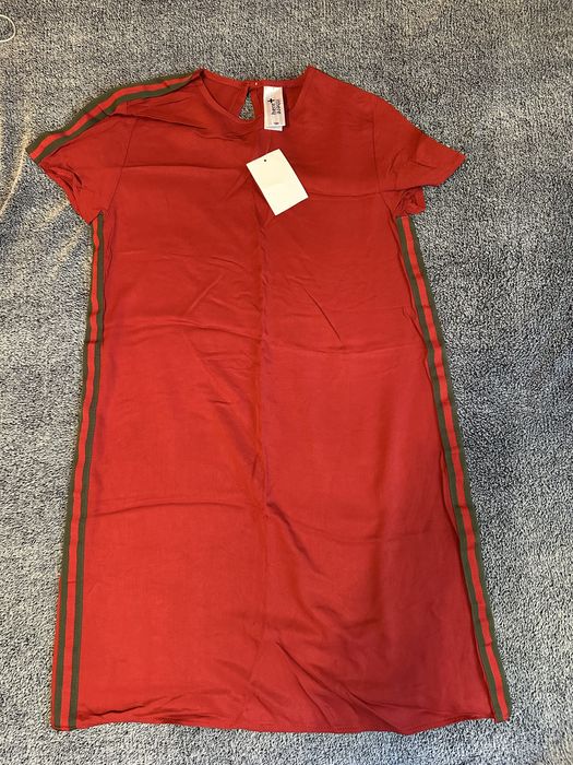 Rochiță roșie nouă cu etichetă