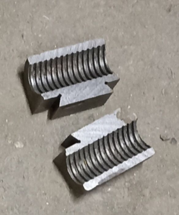 На токарный станок ТВ 4, 6 гайка  для нарезки резьбы читаем описание