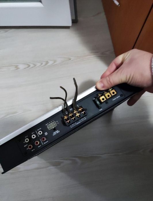 Vând amplificator Alpine F340 descrierea o vedeți în poze