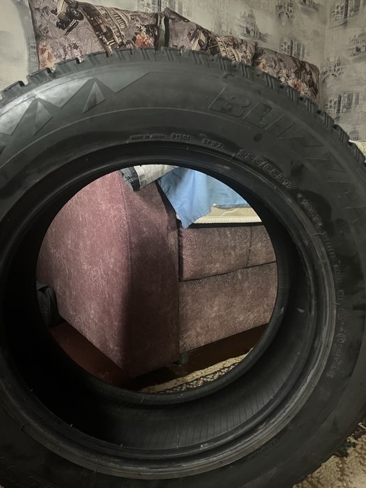 Продам зимнюю резину Р 17 маркировка на фотографии