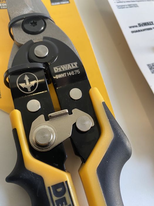 Ножица за ламарина DeWALT + Сгъваем Трион 2в1 за гипсокартон DeWALT