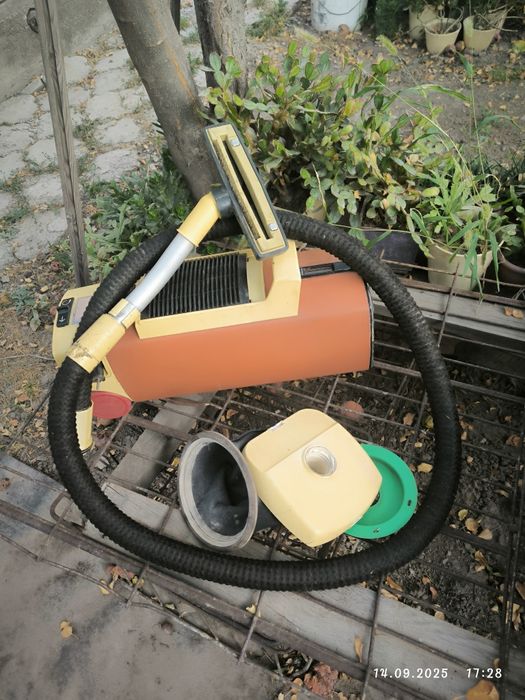 Продам советские пылесосы Ракета и Чайка