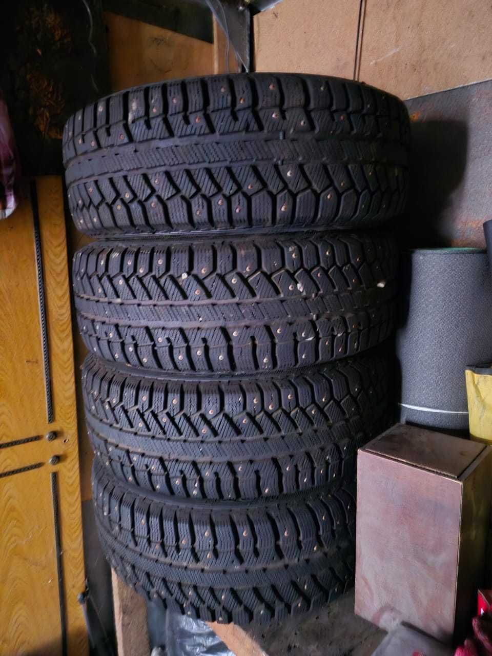 Зимние шины 215/60-R16