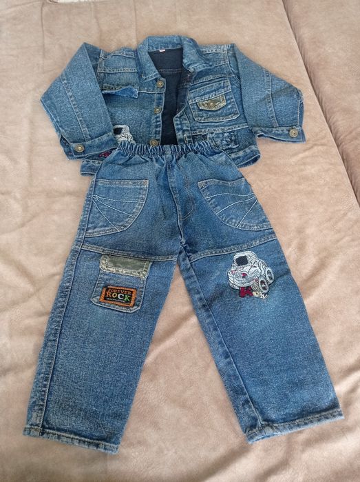 Продам джинсовый костюм на мальчика