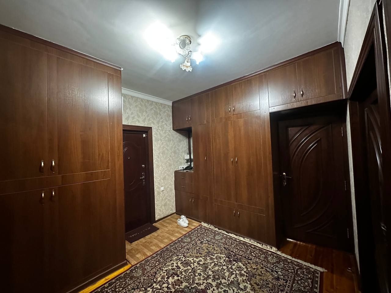 Срочно 104 Квадрат 4в5 ком. Ахмад Югнакий №С75