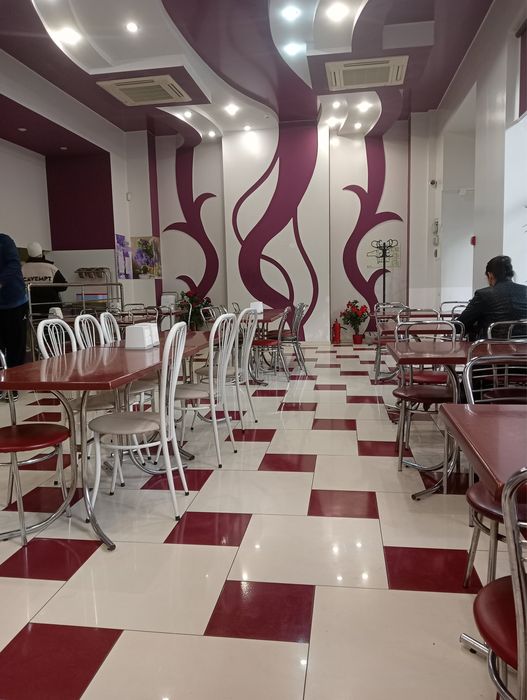 ⸻  Сдается в аренду готовая столовая по адресу Петрова.